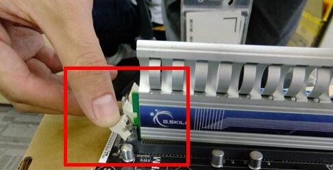 Win10開(kāi)機(jī)后顯示器無(wú)信號(hào)怎么辦？