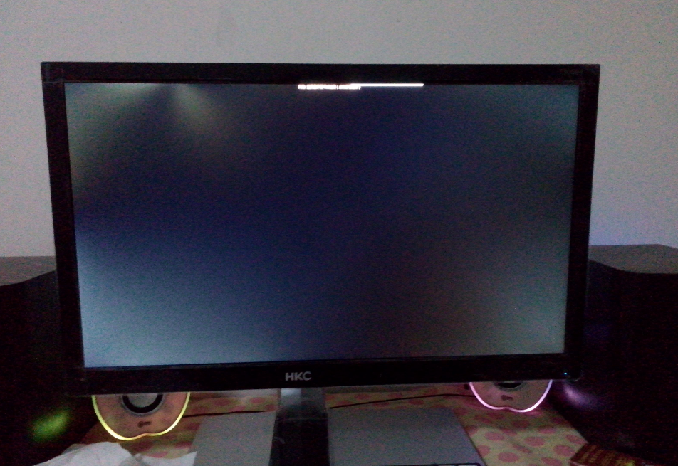 Win10專業(yè)版開機logo后黑屏怎么回事？
