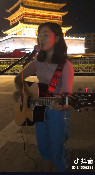 抖音我站在鐘樓對(duì)面望天空是什么歌 歌詞歌曲分享